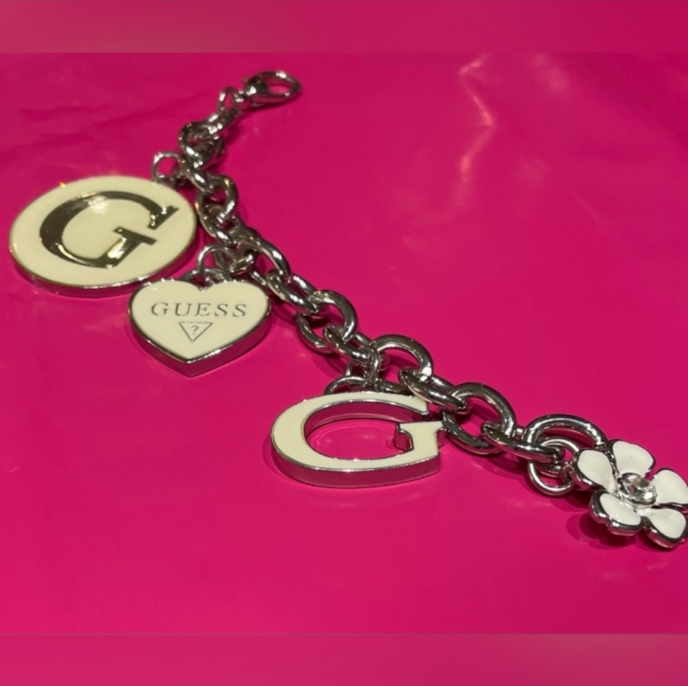 COPY - NWOT🩷 Guess keychain/ purse chain